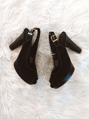 Ugg Black Suede Leather Peep Toe Gold Buckle Slingback Platform Heels Size 8.5